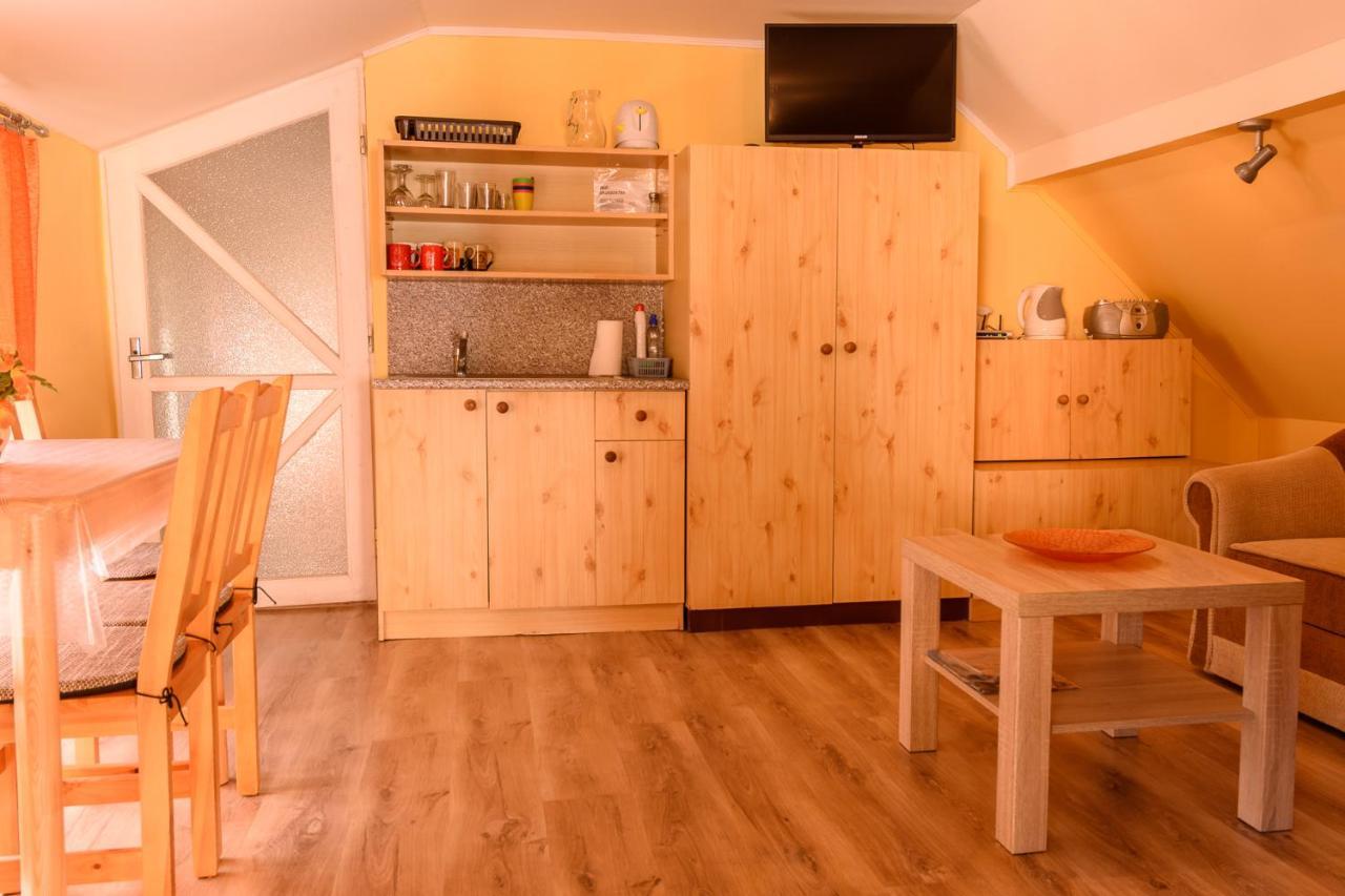 Chatka Elegant Bešeňová Eksteriør bilde