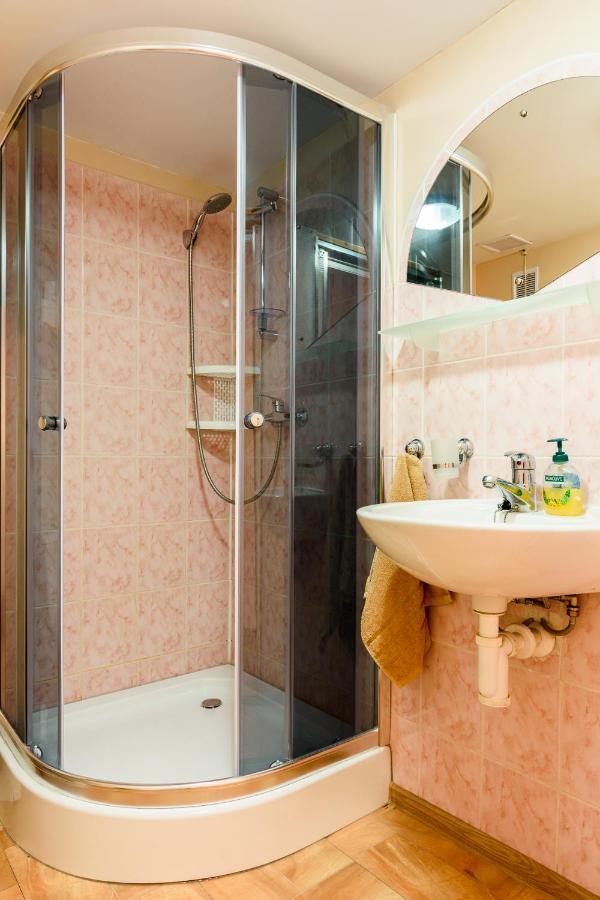Chatka Elegant Bešeňová Eksteriør bilde